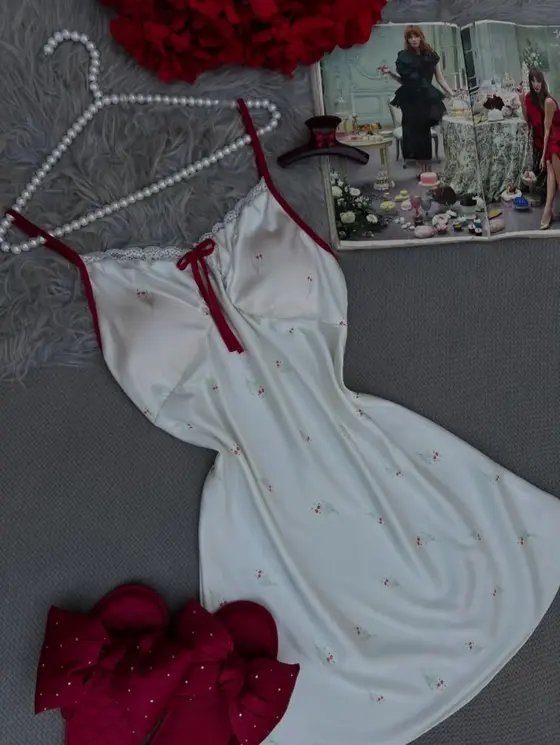 Nuisette en satin H281