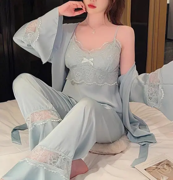 Pyjama en satin 3 pièce H109