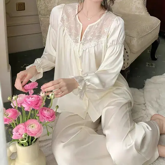 Pyjama en satin H263